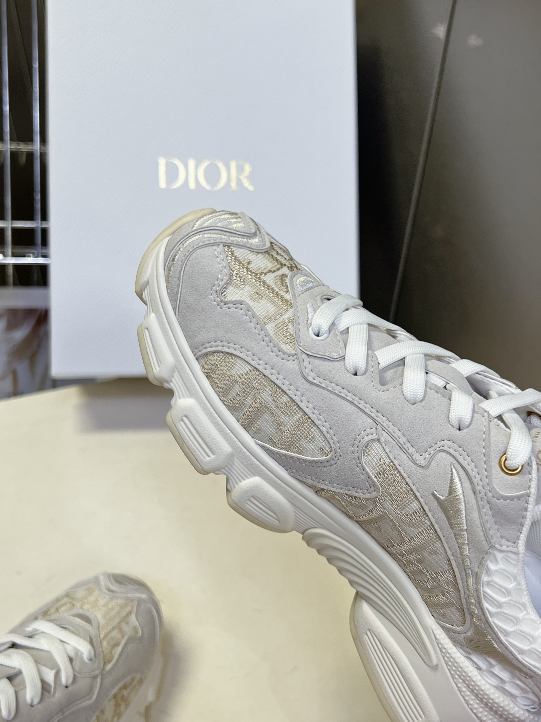 Dior迪奥春夏最新款Chrono系列运动鞋太古汇RMB9200购入开发 这款Dior chrono运动
