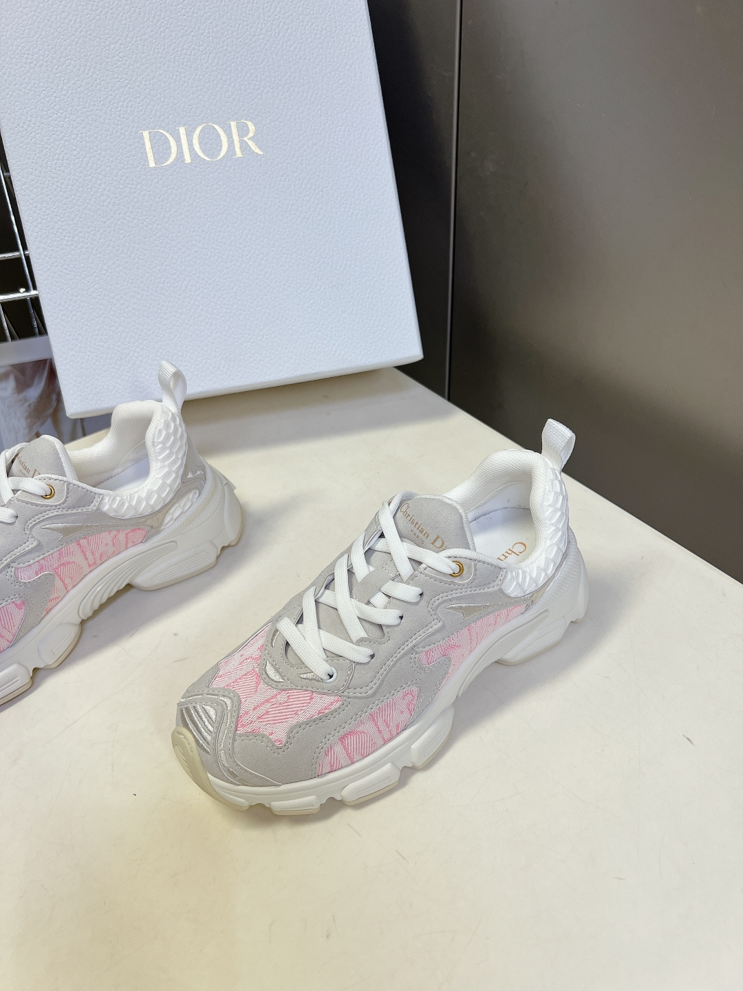 Dior迪奥春夏最新款Chrono系列运动鞋太古汇RMB9200购入开发 这款Dior chrono运动