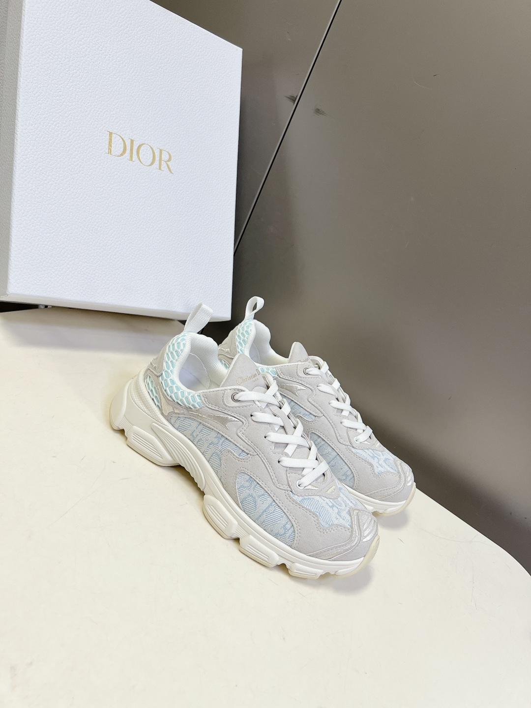 Dior迪奥春夏最新款Chrono系列运动鞋太古汇RMB9200购入开发 这款Dior chrono运动
