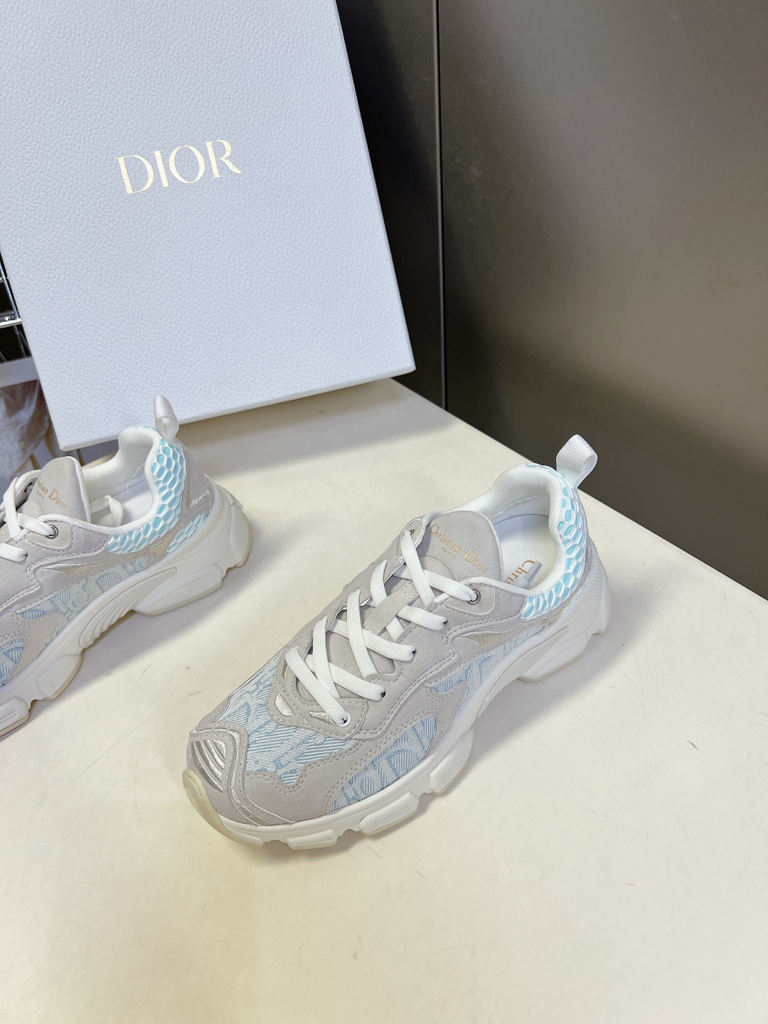 Dior迪奥春夏最新款Chrono系列运动鞋太古汇RMB9200购入开发 这款Dior chrono运动
