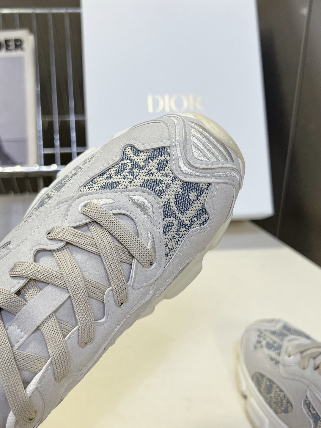 Dior迪奥春夏最新款Chrono系列运动鞋太古汇RMB9200购入开发 这款Dior chrono运动