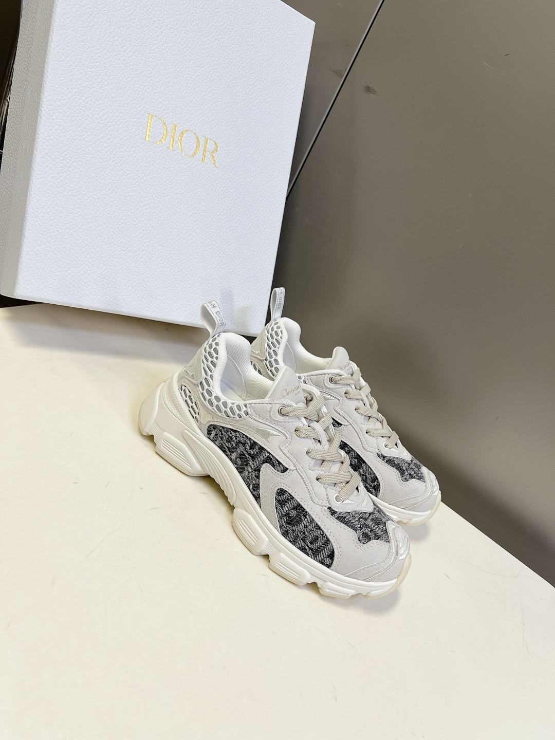Dior迪奥春夏最新款Chrono系列运动鞋太古汇RMB9200购入开发 这款Dior chrono运动