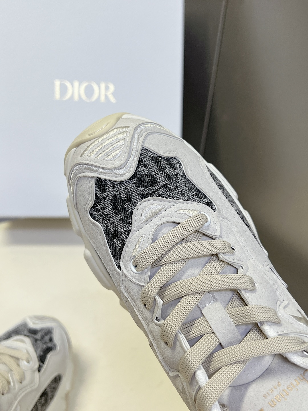 Dior迪奥春夏最新款Chrono系列运动鞋太古汇RMB9200购入开发 这款Dior chrono运动