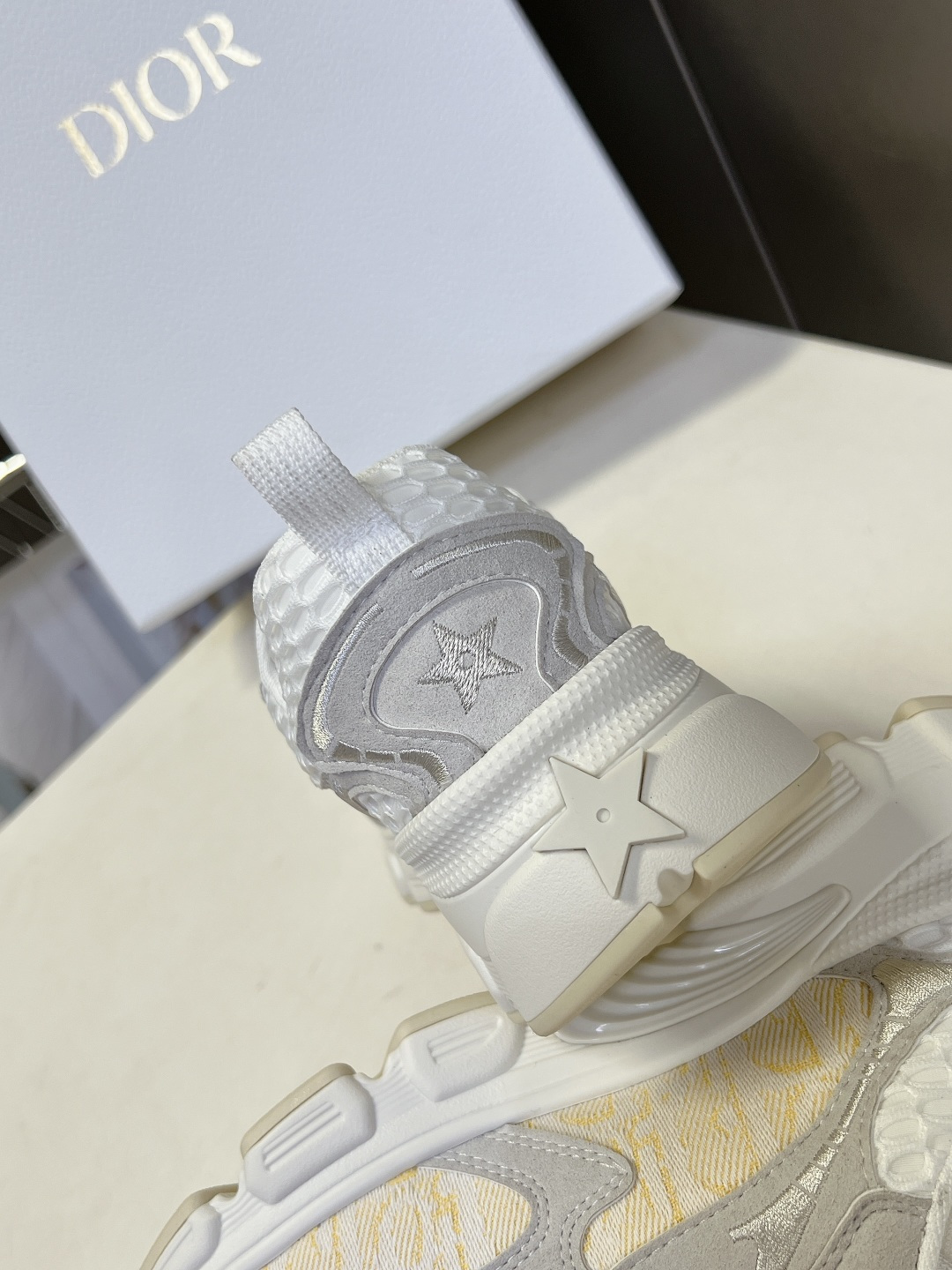 Dior迪奥春夏最新款Chrono系列运动鞋太古汇RMB9200购入开发 这款Dior chrono运动