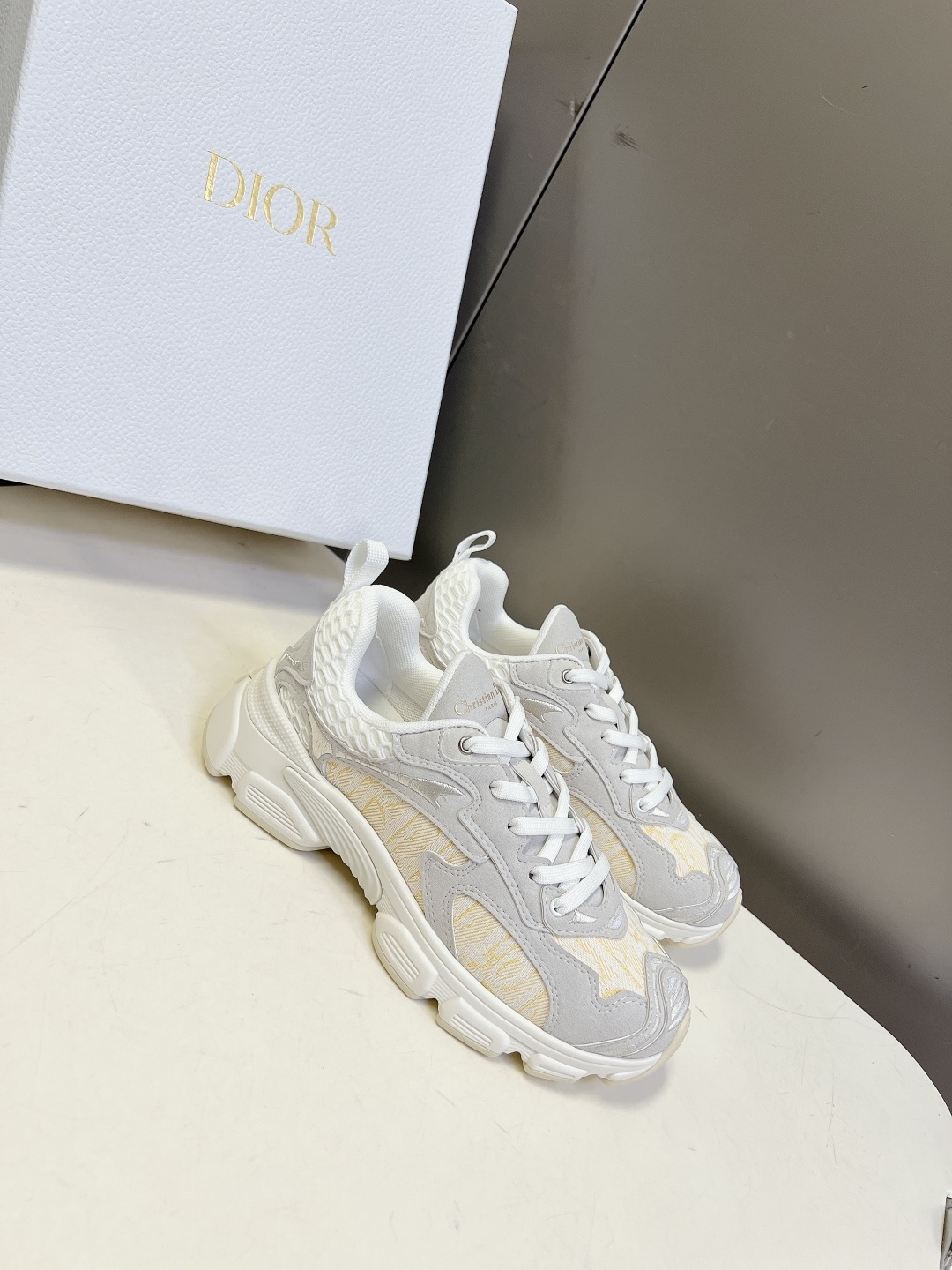 Dior迪奥春夏最新款Chrono系列运动鞋太古汇RMB9200购入开发 这款Dior chrono运动