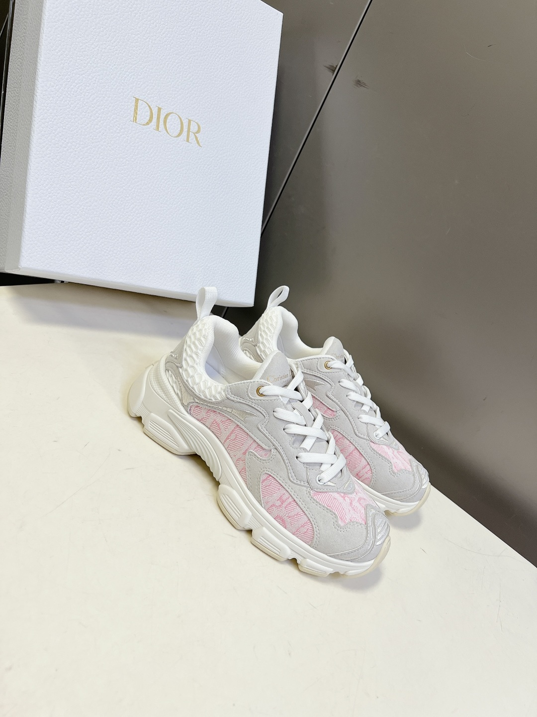Dior迪奥春夏最新款Chrono系列运动鞋太古汇RMB9200购入开发 这款Dior chrono运动