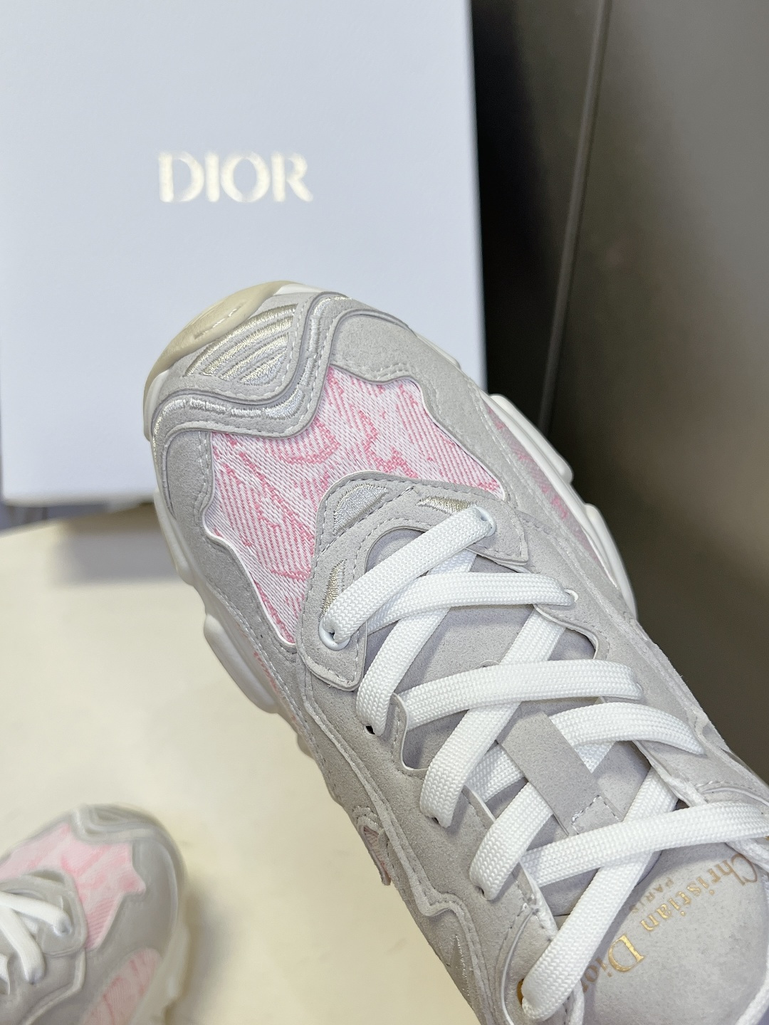 Dior迪奥春夏最新款Chrono系列运动鞋太古汇RMB9200购入开发 这款Dior chrono运动
