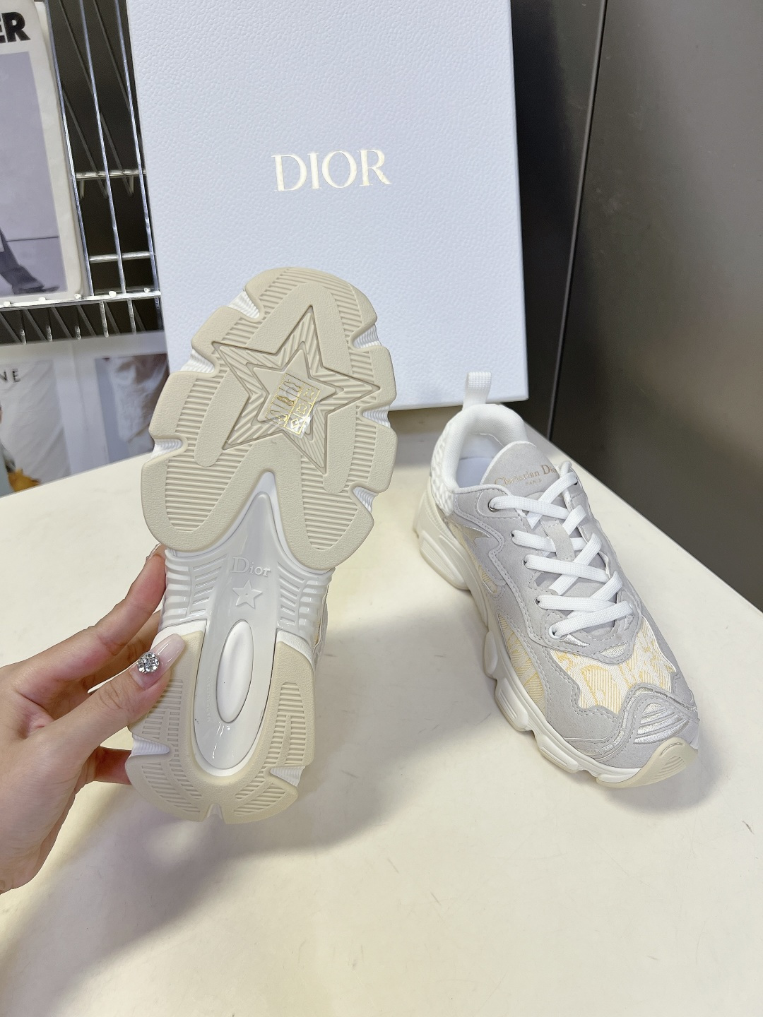 Dior迪奥春夏最新款Chrono系列运动鞋太古汇RMB9200购入开发 这款Dior chrono运动
