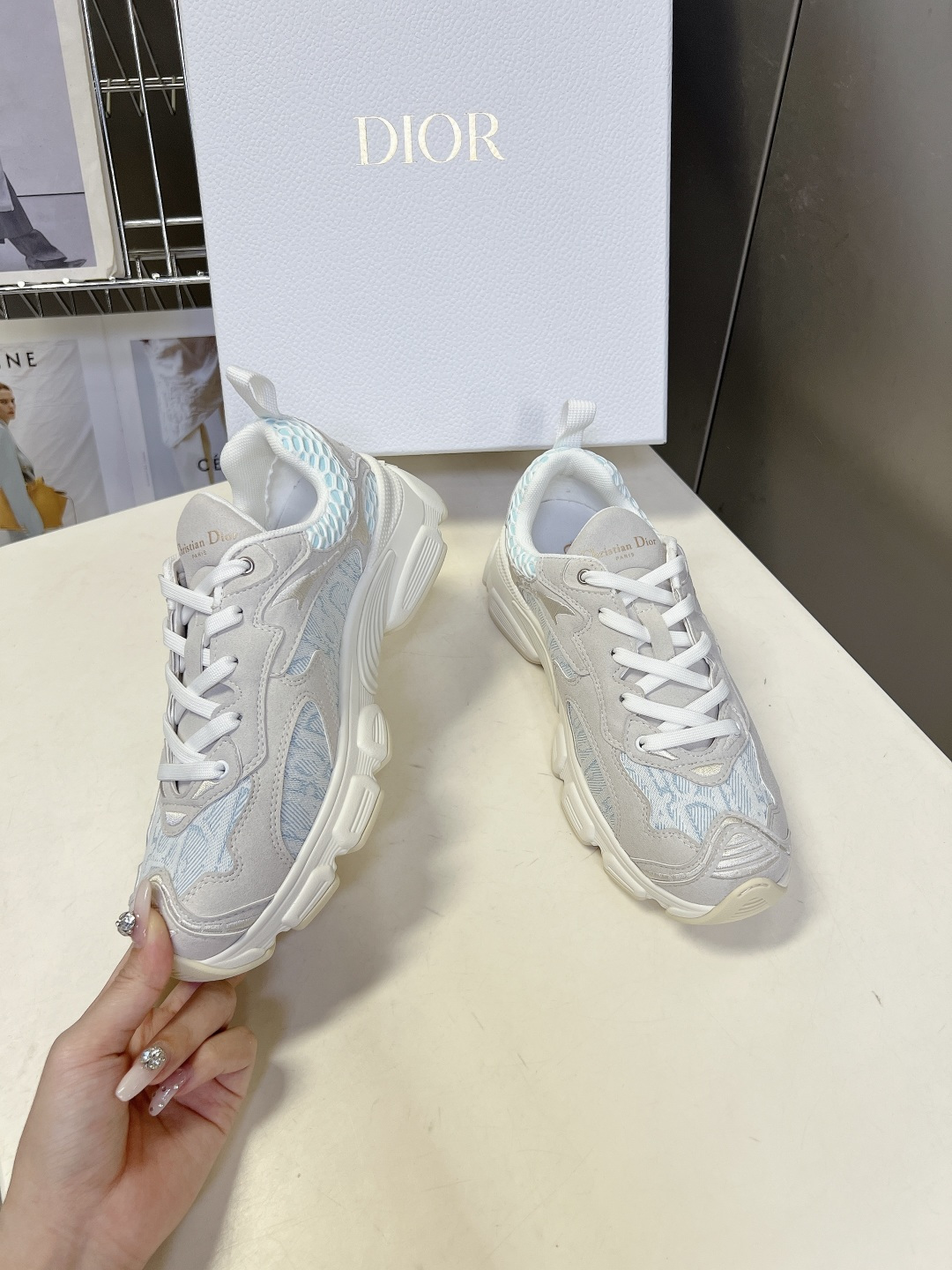 Dior迪奥春夏最新款Chrono系列运动鞋太古汇RMB9200购入开发 这款Dior chrono运动
