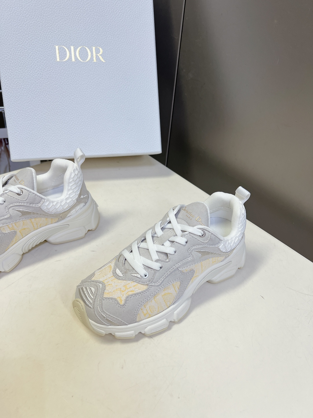 Dior迪奥春夏最新款Chrono系列运动鞋太古汇RMB9200购入开发 这款Dior chrono运动