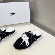 alo✖️Jisoo智秀最新联名款德训鞋 休闲鞋 美国瑜伽服品牌超火的alo 智秀Jisoo参与设计联名 alo✖️Jisoo智秀最新联名款德训鞋 休闲鞋 美国瑜伽服品牌超火的alo 智秀Jisoo参与设计联名