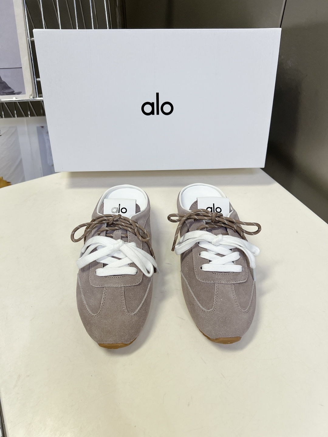 alo✖️Jisoo智秀最新联名款德训鞋 休闲鞋 美国瑜伽服品牌超火的alo 智秀Jisoo参与设计联名