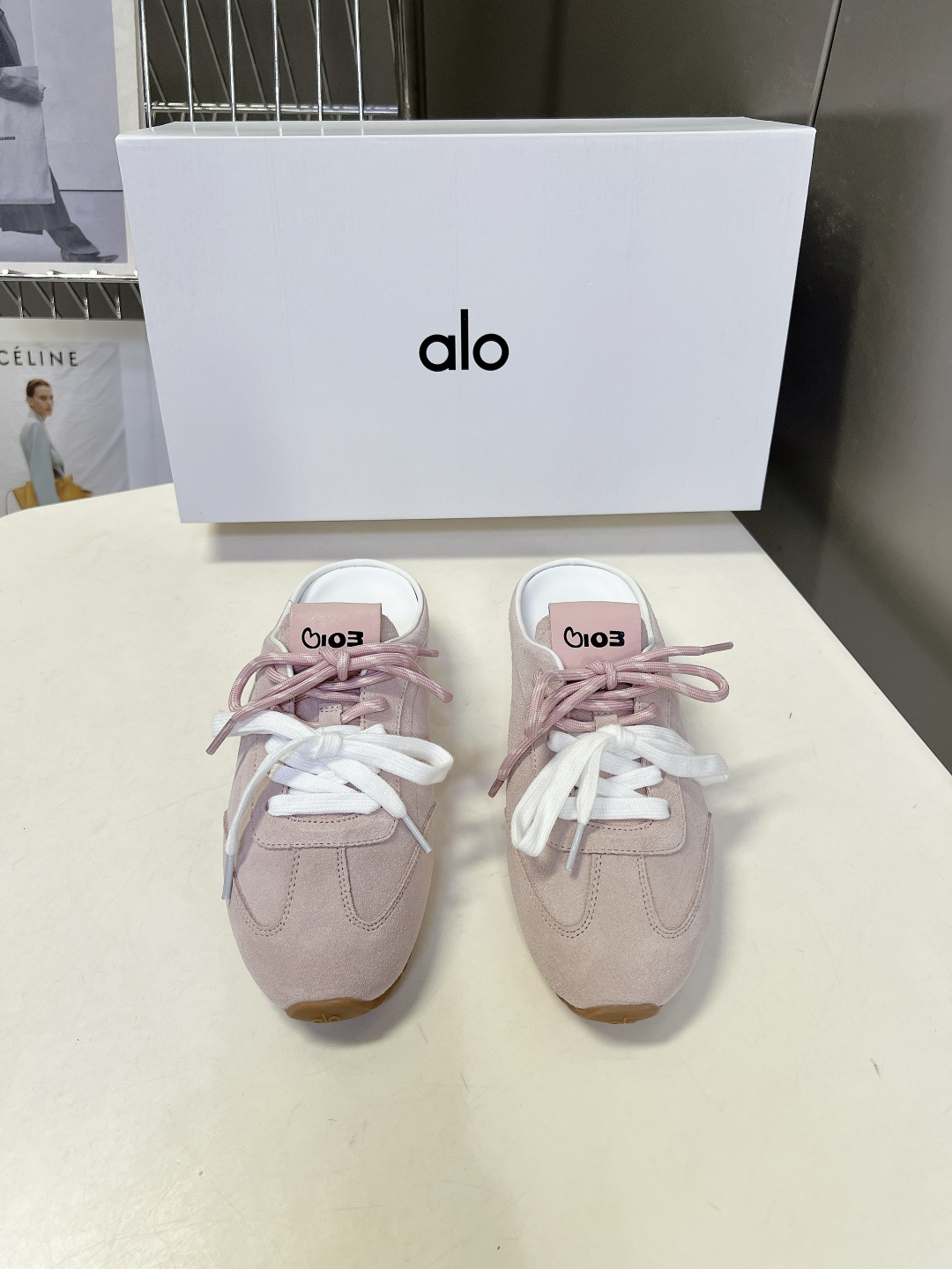 alo✖️Jisoo智秀最新联名款德训鞋 休闲鞋 美国瑜伽服品牌超火的alo 智秀Jisoo参与设计联名
