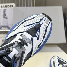 巴黎世家Balenciaga春夏最新款老爹鞋 运动鞋采用标志性的解构主义设计 不规则剪裁 外露缝线与层叠 巴黎世家Balenciaga春夏最新款老爹鞋 运动鞋采用标志性的解构主义设计 不规则剪裁 外露缝线与层叠