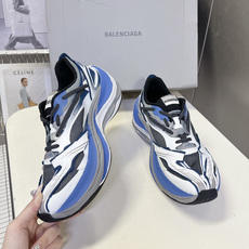 巴黎世家Balenciaga春夏最新款老爹鞋 运动鞋采用标志性的解构主义设计 不规则剪裁 外露缝线与层叠 巴黎世家Balenciaga春夏最新款老爹鞋 运动鞋采用标志性的解构主义设计 不规则剪裁 外露缝线与层叠
