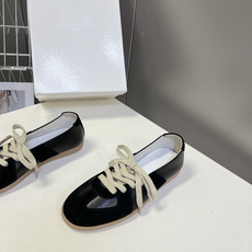 Maison Margiela Replica马吉拉浅口复古德训鞋超多明星网红种草 今年超火的“懒人版德 Maison Margiela Replica马吉拉浅口复古德训鞋超多明星网红种草 今年超火的“懒人版德