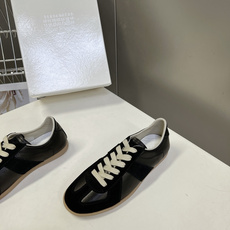 Maison Margiela Replica马吉拉春夏最新款德训鞋超多明星网红种草 这双鞋正是时尚圈经 Maison Margiela Replica马吉拉春夏最新款德训鞋超多明星网红种草 这双鞋正是时尚圈经