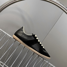 Maison Margiela Replica马吉拉春夏最新款德训鞋超多明星网红种草 这双鞋正是时尚圈经 Maison Margiela Replica马吉拉春夏最新款德训鞋超多明星网红种草 这双鞋正是时尚圈经