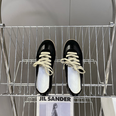 Maison Margiela Replica马吉拉浅口复古德训鞋超多明星网红种草 今年超火的“懒人版德 Maison Margiela Replica马吉拉浅口复古德训鞋超多明星网红种草 今年超火的“懒人版德