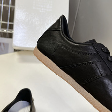 Maison Margiela Replica马吉拉春夏最新款德训鞋超多明星网红种草 这双鞋正是时尚圈经 Maison Margiela Replica马吉拉春夏最新款德训鞋超多明星网红种草 这双鞋正是时尚圈经