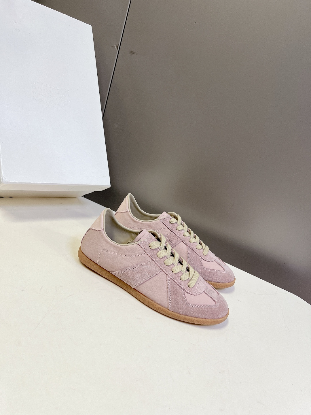 Maison Margiela Replica马吉拉春夏最新款德训鞋超多明星网红种草 这双鞋正是时尚圈经