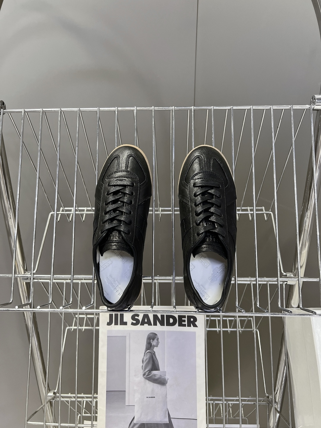 Maison Margiela Replica马吉拉春夏最新款德训鞋超多明星网红种草 这双鞋正是时尚圈经 Maison Margiela Replica马吉拉春夏最新款德训鞋超多明星网红种草 这双鞋正是时尚圈经