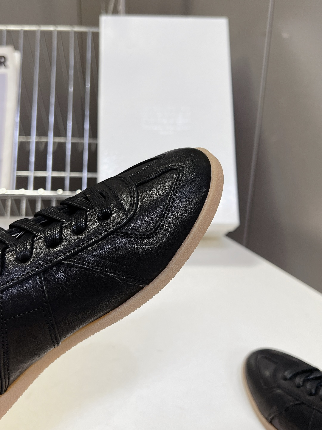 Maison Margiela Replica马吉拉春夏最新款德训鞋超多明星网红种草 这双鞋正是时尚圈经 Maison Margiela Replica马吉拉春夏最新款德训鞋超多明星网红种草 这双鞋正是时尚圈经