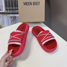 MOON BOOT春夏最新款厚底凉拖超多明星网红种草 延续了MOON BOOT经典的超厚平台底 不仅自带 MOON BOOT春夏最新款厚底凉拖超多明星网红种草 延续了MOON BOOT经典的超厚平台底 不仅自带