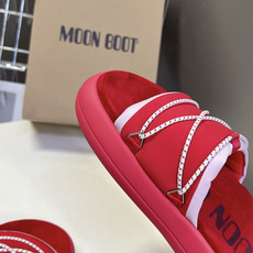 MOON BOOT春夏最新款厚底凉拖超多明星网红种草 延续了MOON BOOT经典的超厚平台底 不仅自带 MOON BOOT春夏最新款厚底凉拖超多明星网红种草 延续了MOON BOOT经典的超厚平台底 不仅自带