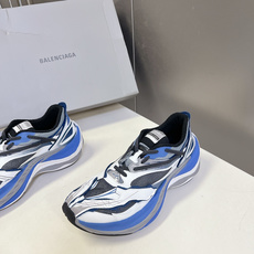 巴黎世家Balenciaga春夏最新款老爹鞋 运动鞋采用标志性的解构主义设计 不规则剪裁 外露缝线与层叠 巴黎世家Balenciaga春夏最新款老爹鞋 运动鞋采用标志性的解构主义设计 不规则剪裁 外露缝线与层叠