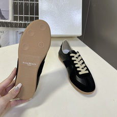 Maison Margiela Replica马吉拉春夏最新款德训鞋超多明星网红种草 这双鞋正是时尚圈经 Maison Margiela Replica马吉拉春夏最新款德训鞋超多明星网红种草 这双鞋正是时尚圈经