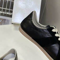 Maison Margiela Replica马吉拉春夏最新款德训鞋超多明星网红种草 这双鞋正是时尚圈经 Maison Margiela Replica马吉拉春夏最新款德训鞋超多明星网红种草 这双鞋正是时尚圈经