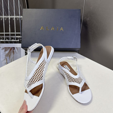 ALAÏA阿莱亚春夏最新款网面夹趾平底凉鞋超多明星网红种草 鞋身采用镂空渔网材质 搭配漆皮/麂皮包边 打 ALAÏA阿莱亚春夏最新款网面夹趾平底凉鞋超多明星网红种草 鞋身采用镂空渔网材质 搭配漆皮/麂皮包边 打