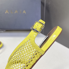 ALAÏA阿莱亚春夏最新款网面夹趾平底凉鞋超多明星网红种草 鞋身采用镂空渔网材质 搭配漆皮/麂皮包边 打 ALAÏA阿莱亚春夏最新款网面夹趾平底凉鞋超多明星网红种草 鞋身采用镂空渔网材质 搭配漆皮/麂皮包边 打