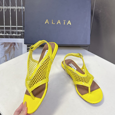 ALAÏA阿莱亚春夏最新款网面夹趾平底凉鞋超多明星网红种草 鞋身采用镂空渔网材质 搭配漆皮/麂皮包边 打 ALAÏA阿莱亚春夏最新款网面夹趾平底凉鞋超多明星网红种草 鞋身采用镂空渔网材质 搭配漆皮/麂皮包边 打