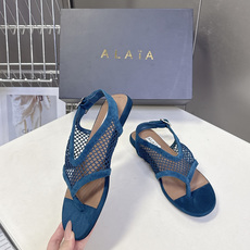 ALAÏA阿莱亚春夏最新款网面夹趾平底凉鞋超多明星网红种草 鞋身采用镂空渔网材质 搭配漆皮/麂皮包边 打 ALAÏA阿莱亚春夏最新款网面夹趾平底凉鞋超多明星网红种草 鞋身采用镂空渔网材质 搭配漆皮/麂皮包边 打
