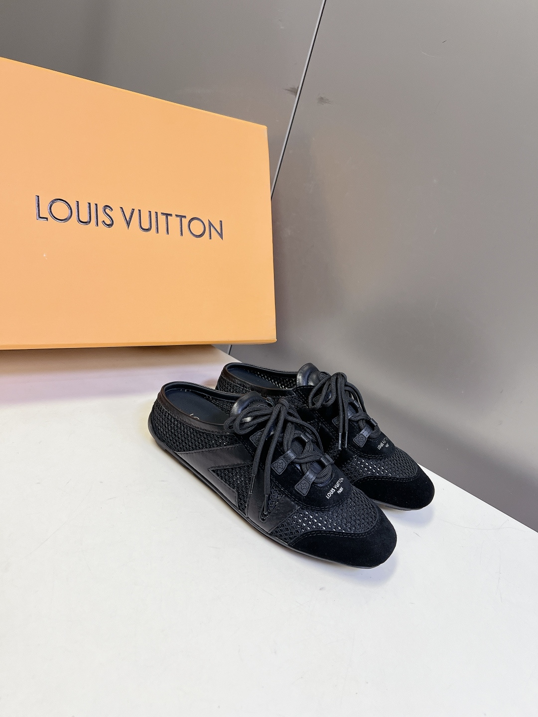 LV Style Leather Women's Shoes Women's Shoes Women's Shoes detail image 2 from source 786074