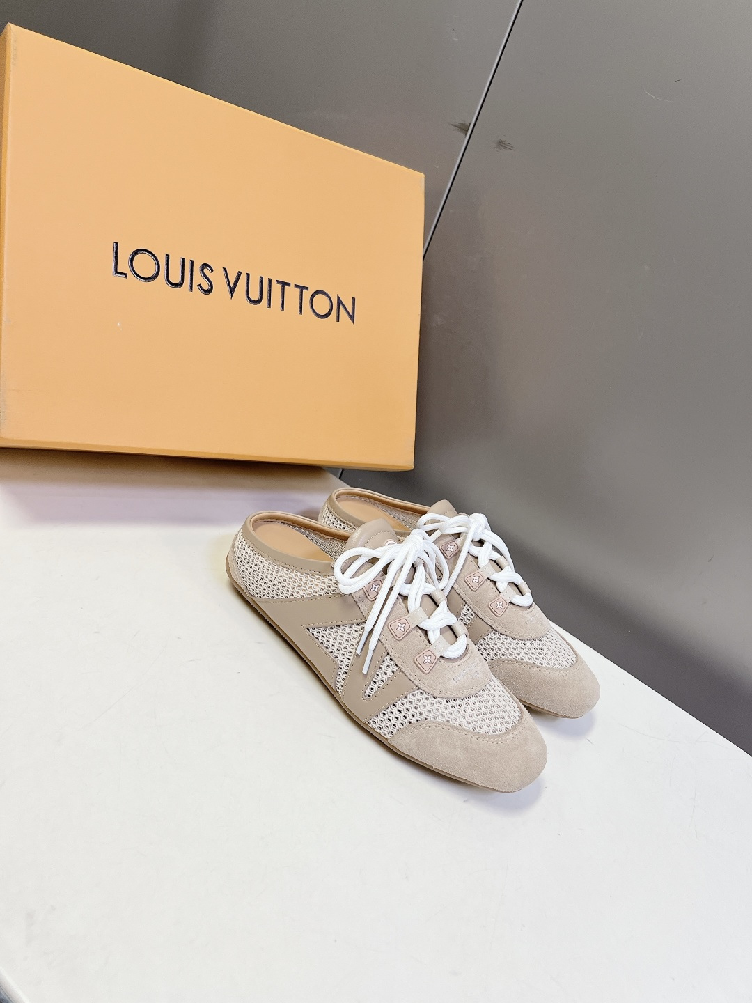 LV Style Leather Women's Shoes Women's Shoes Women's Shoes detail image 2 from source 786073