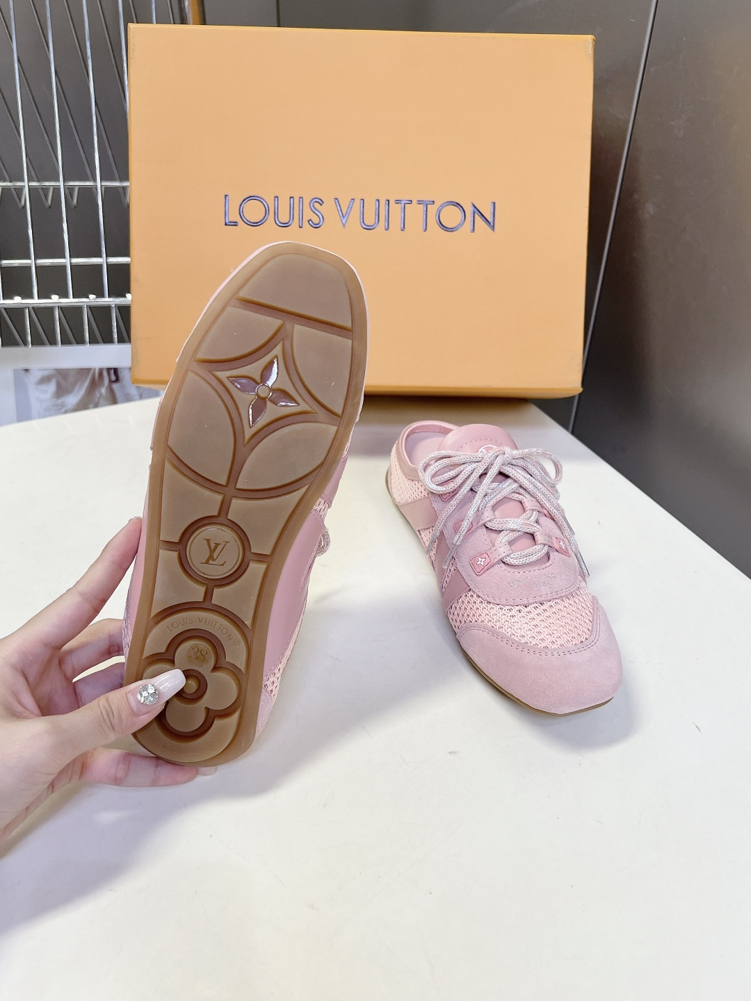 LV Style Leather Women's Shoes Women's Shoes Women's Shoes detail image 9 from source 786072