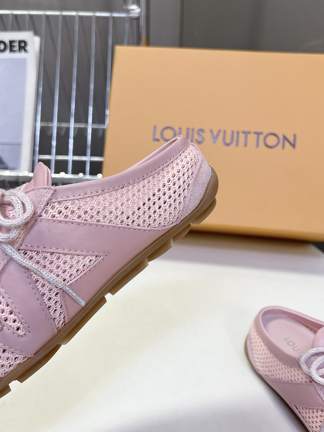 LV Style Leather Women's Shoes Women's Shoes Women's Shoes detail image 7 from source 786072