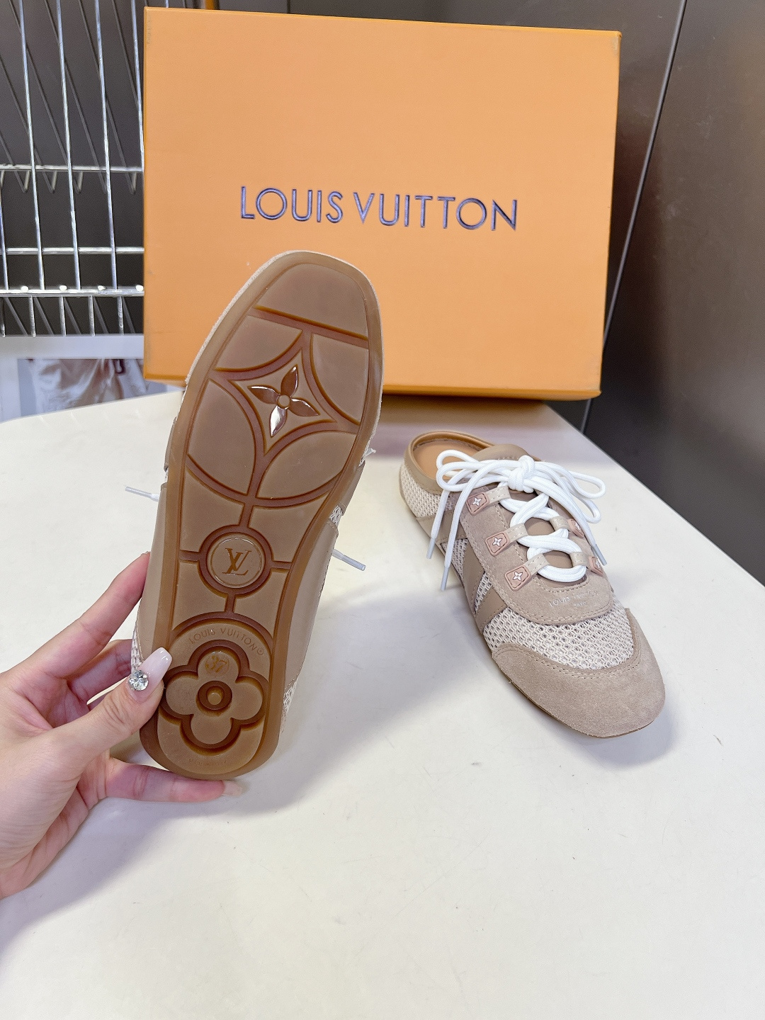 LV Style Leather Women's Shoes Women's Shoes Women's Shoes detail image 9 from source 786073