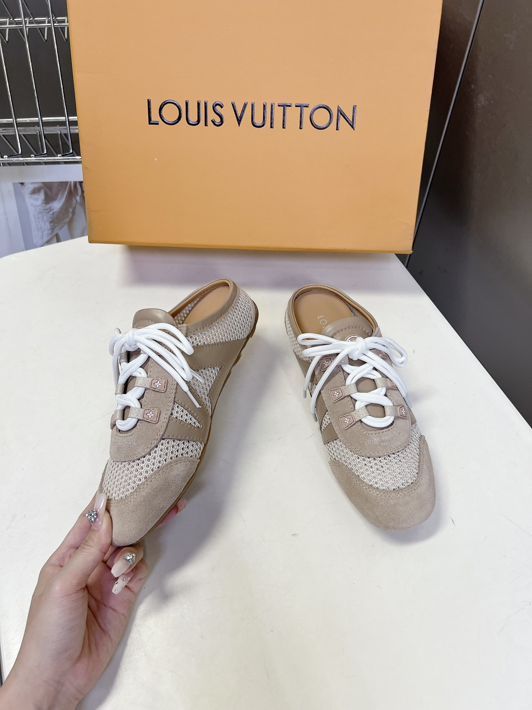 LV Style Leather Women's Shoes Women's Shoes Women's Shoes detail image 4 from source 786073