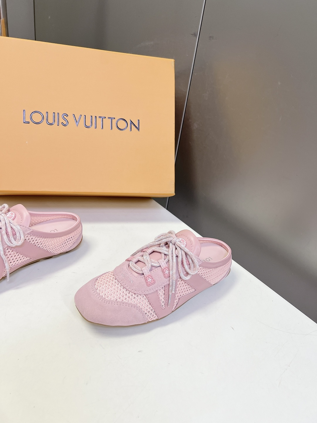 LV Style Leather Women's Shoes Women's Shoes Women's Shoes detail image 3 from source 786072