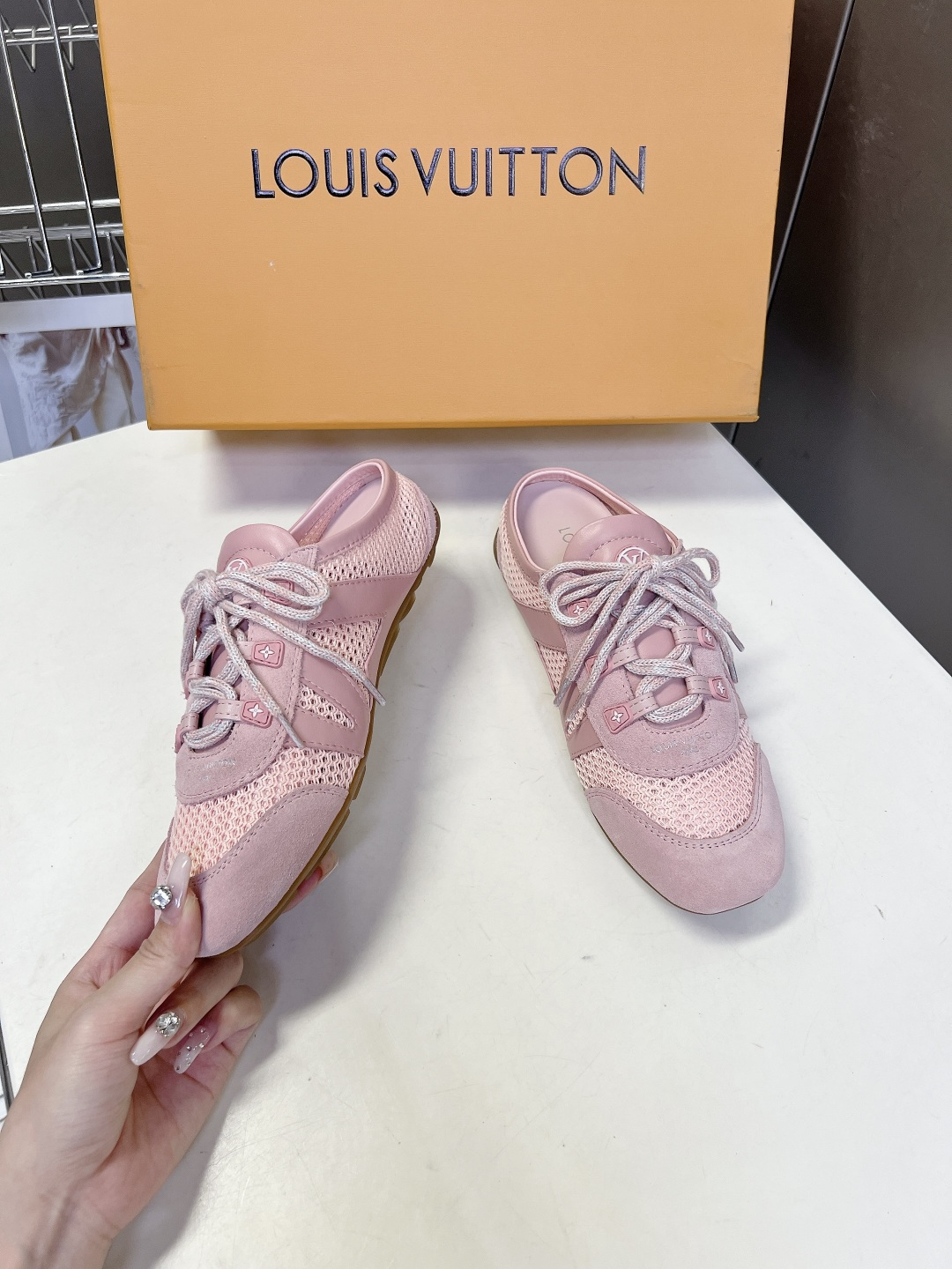 LV Style Leather Women's Shoes Women's Shoes Women's Shoes detail image 4 from source 786072