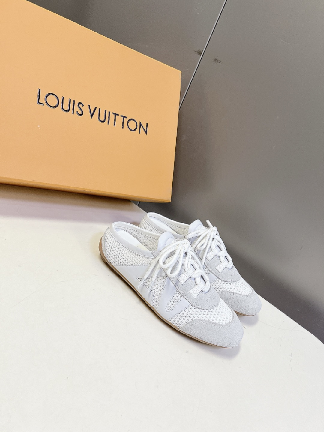LV Style Leather Women's Shoes Women's Shoes Women's Shoes detail image 2 from source 786071