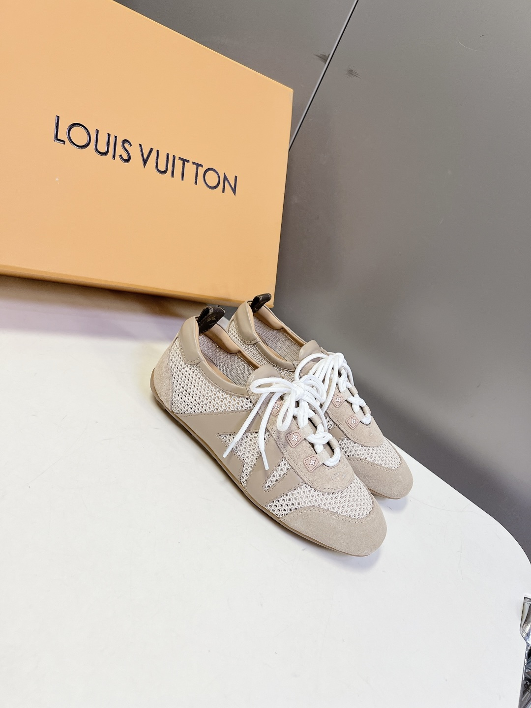 LV Style Leather Women's Shoes Women's Shoes Women's Shoes detail image 2 from source 786076