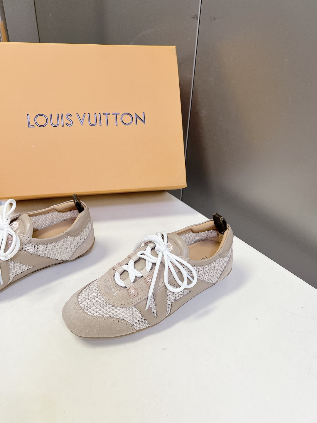LV Style Leather Women's Shoes Women's Shoes Women's Shoes detail image 3 from source 786076
