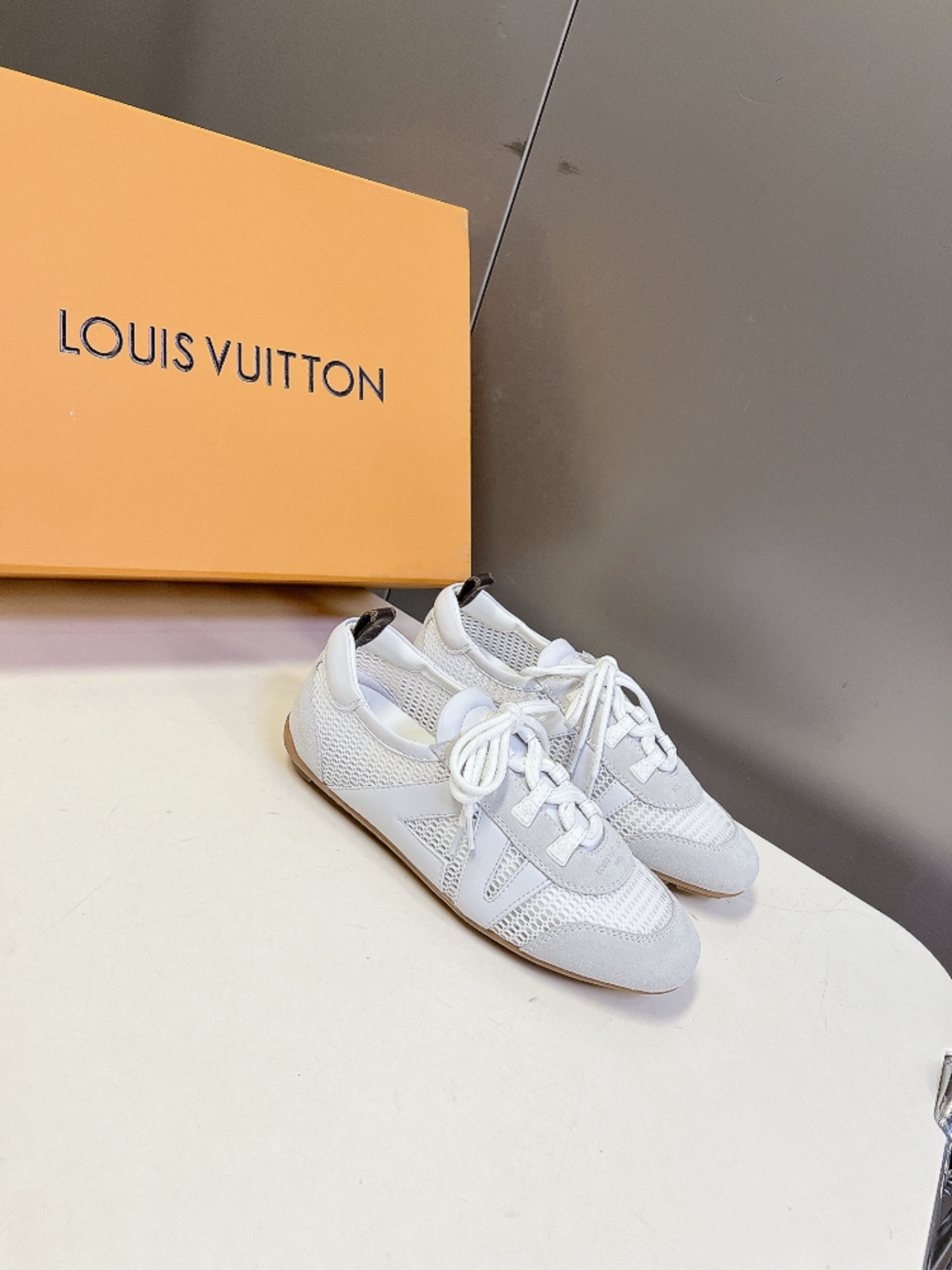 LV Style Leather Women's Shoes Women's Shoes Women's Shoes detail image 2 from source 786075