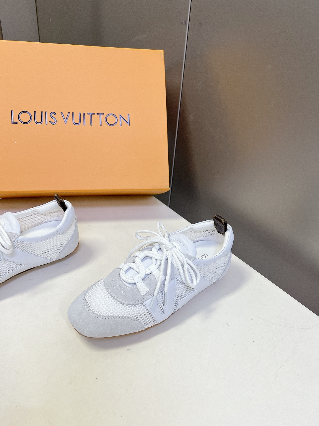 LV Style Leather Women's Shoes Women's Shoes Women's Shoes detail image 3 from source 786075