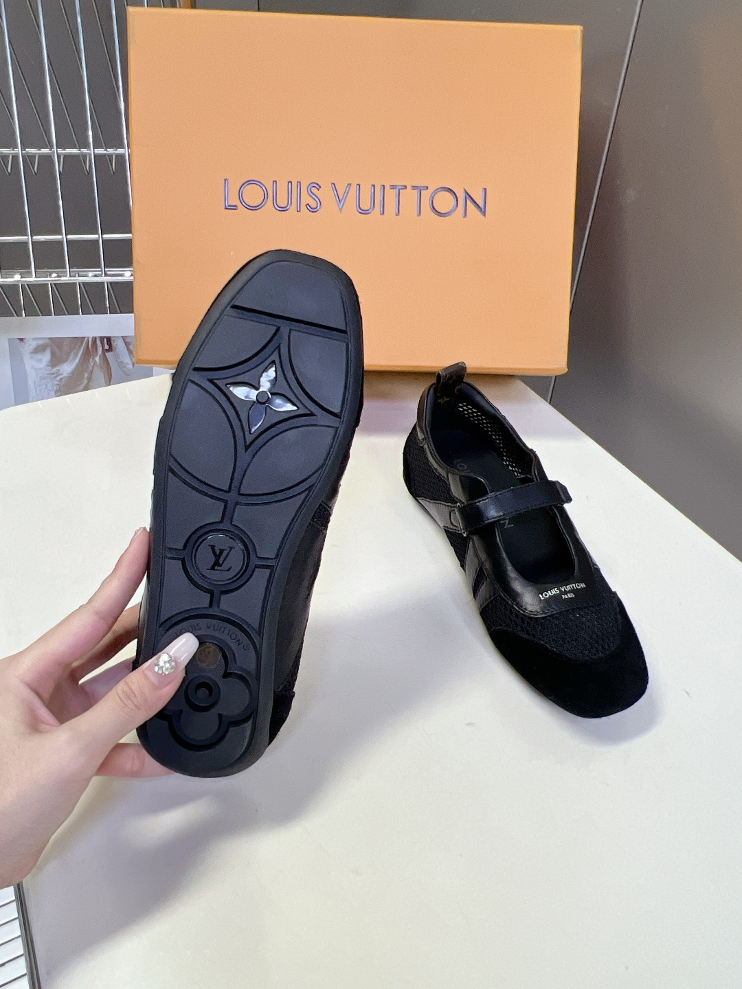 LV Style Leather Women's Shoes Women's Shoes Women's Shoes detail image 9 from source 786070